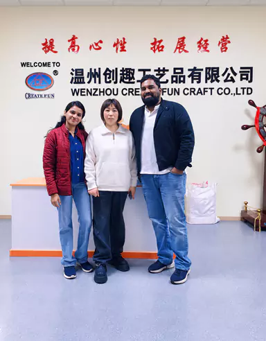 Rinne ceannaitheoirí iniúchadh ar shuíomh mhonarcha Wenzhou Create Fun Craft Co., Ltd